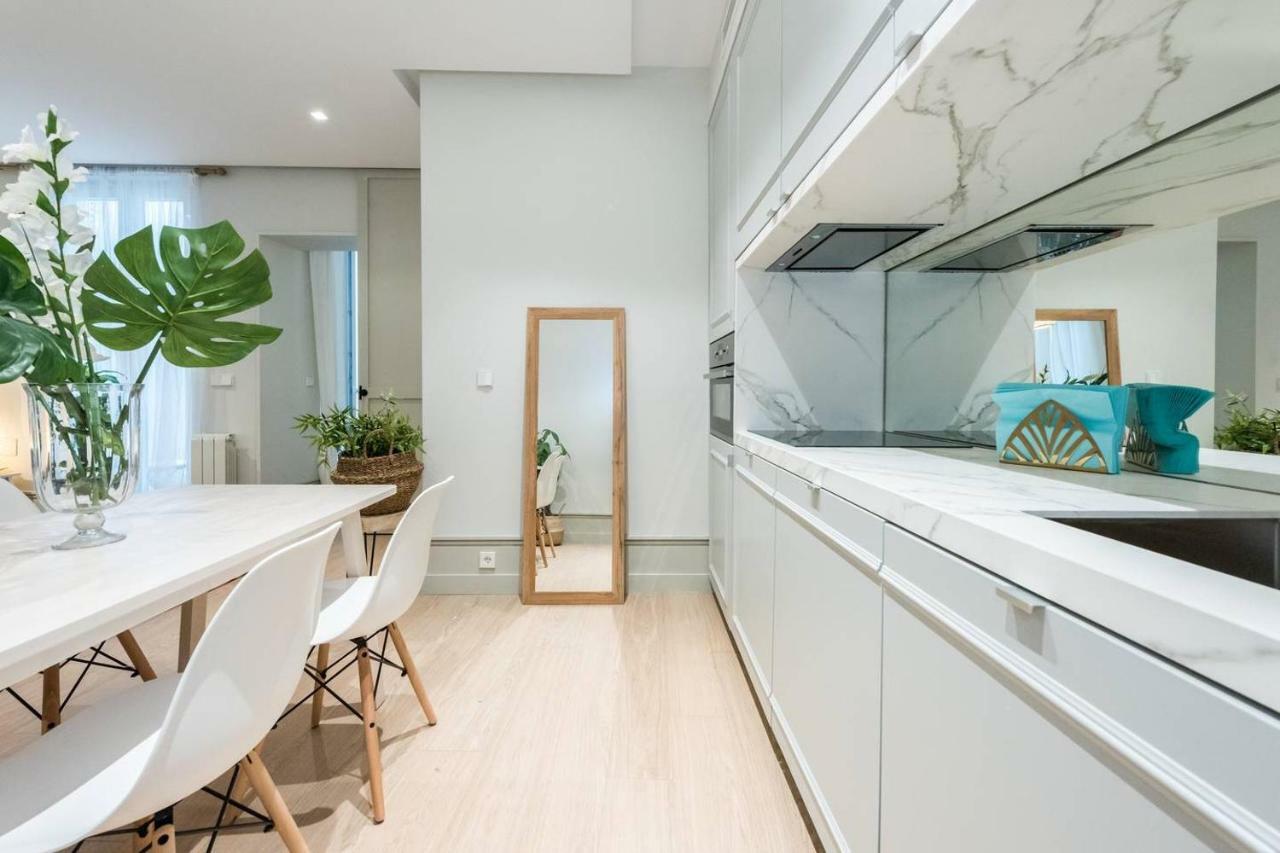 Explore Madrid From A Warm Apartment With Patio At A Newly Refurbished Manorial Building Extérieur photo